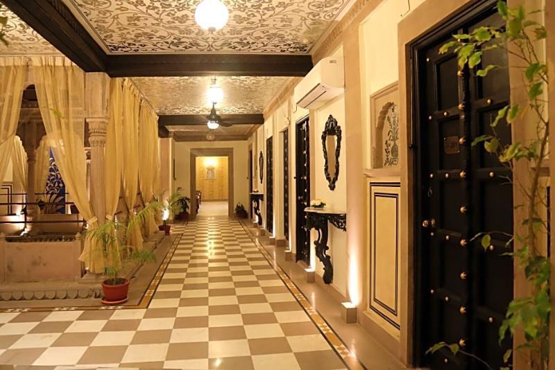 Hotel Brijrama Palace, - By The Ganges
